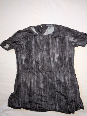 Lisa Rinna Collection Black and Gray Short Sleeve Tee